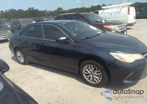 2017 Toyota Camry Le/Se/Xle/Xse z USA, uszkodzony, nr VIN 4T1BF1FK2HU732586